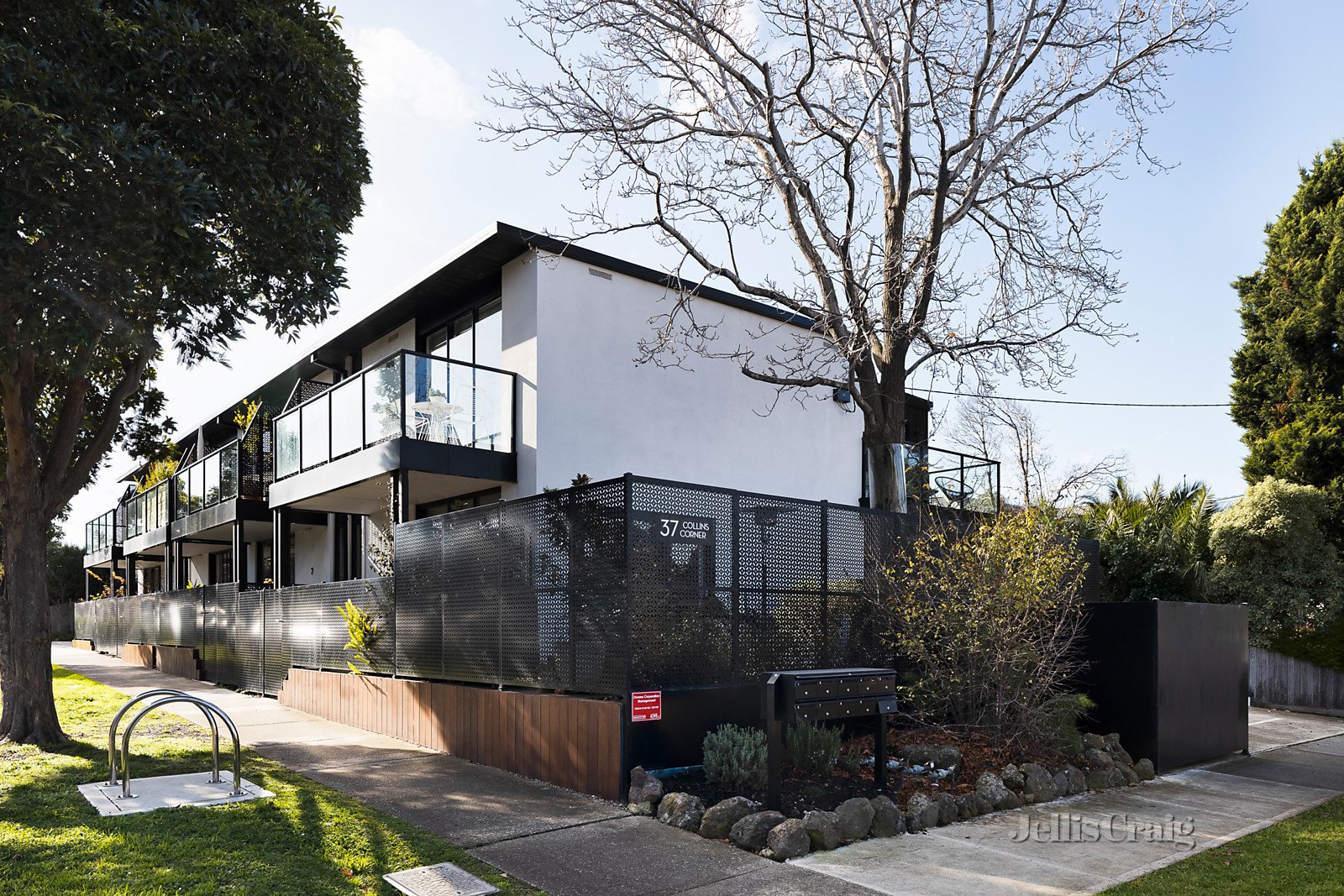 Collins Street, Thornbury